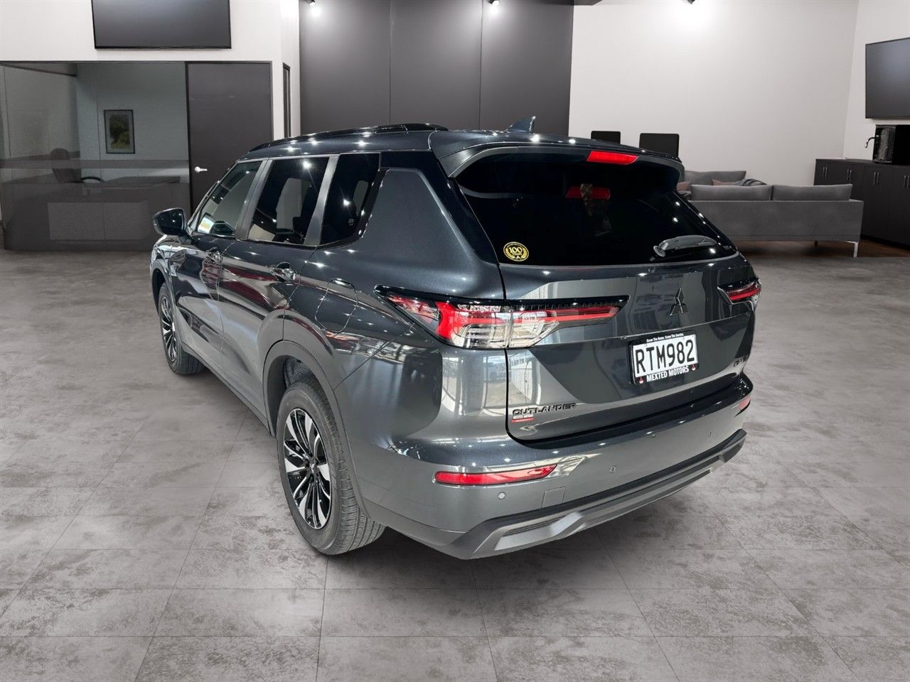 Vehicle image 4
