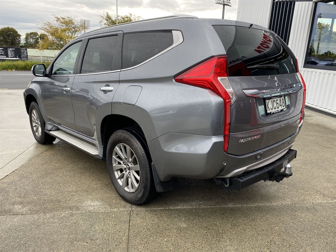 Vehicle image 3