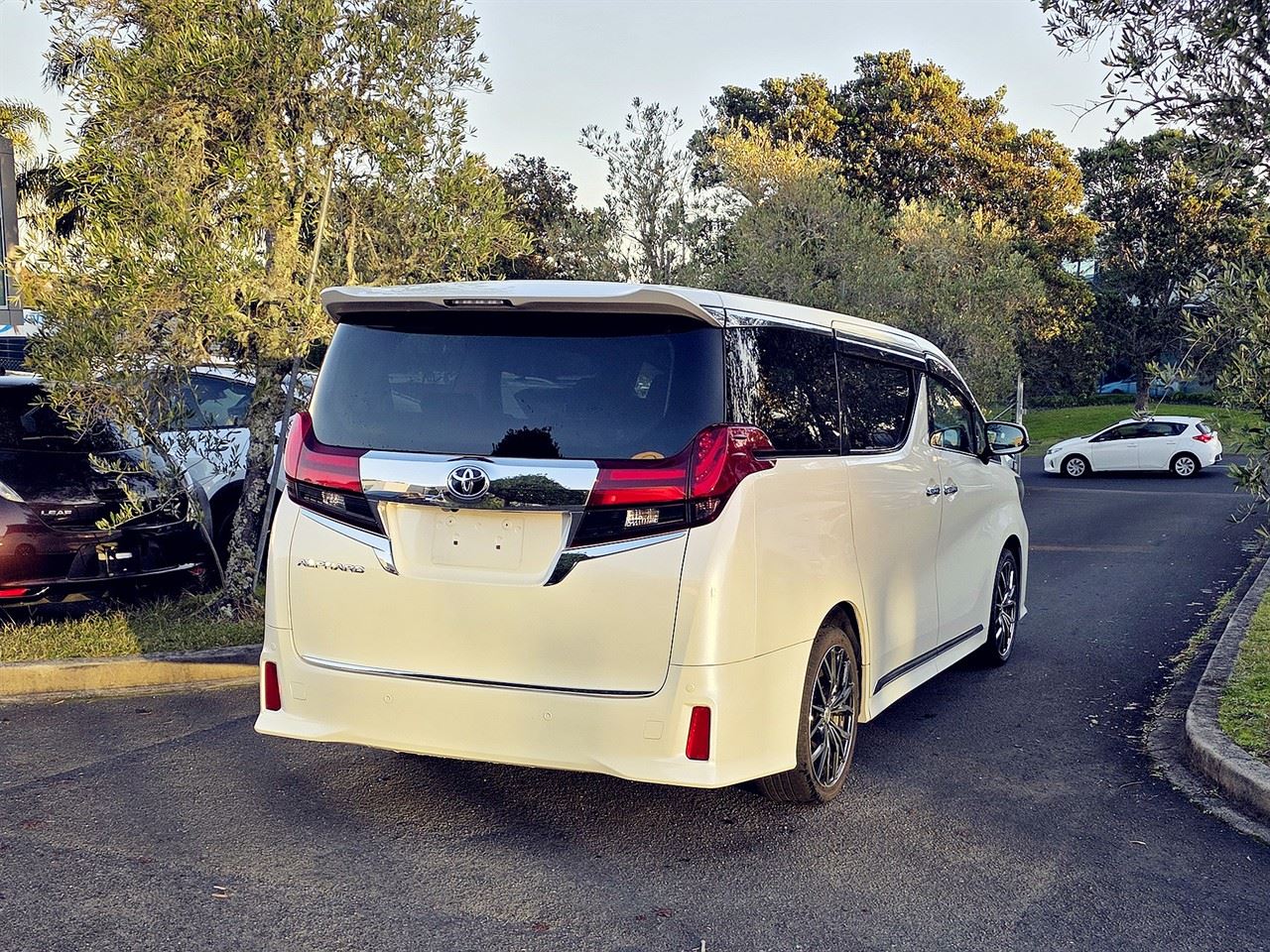 Vehicle image 4