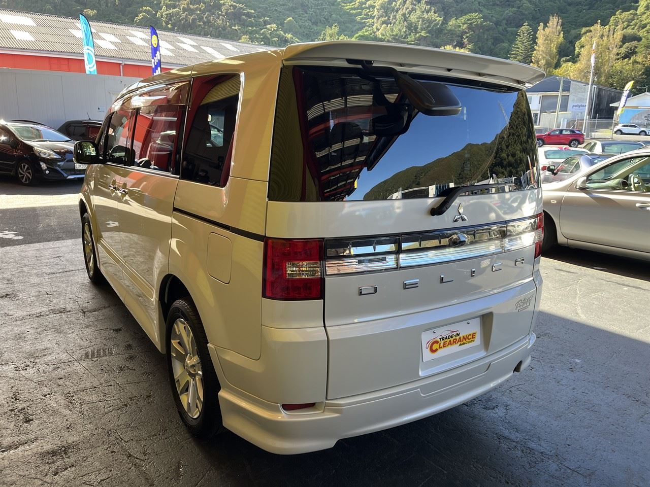 Vehicle image 4