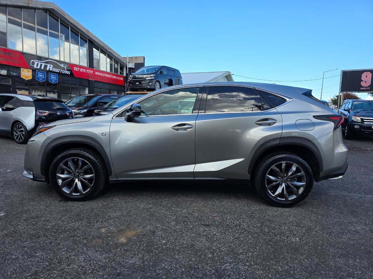 Vehicle image 5