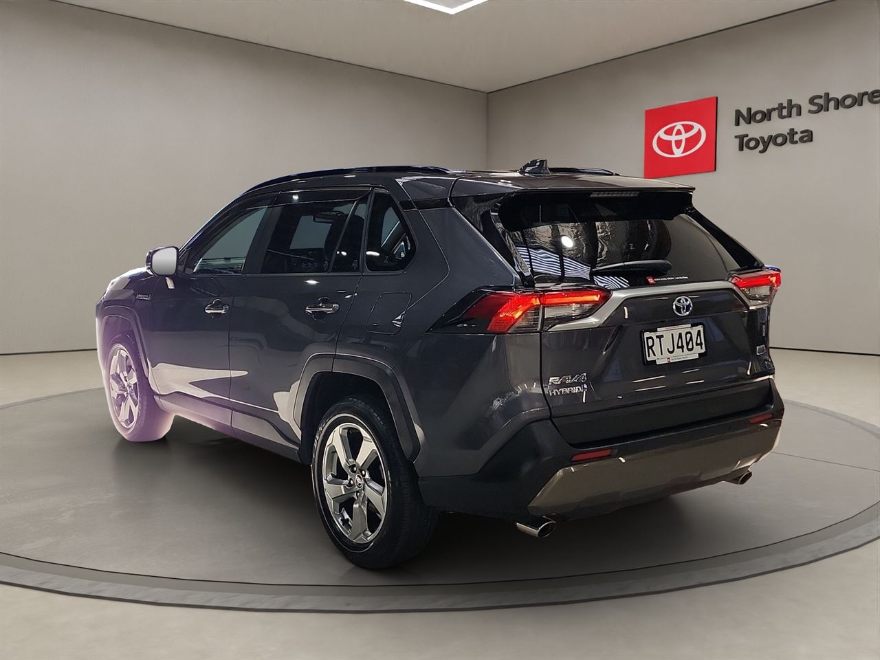 Vehicle image 5