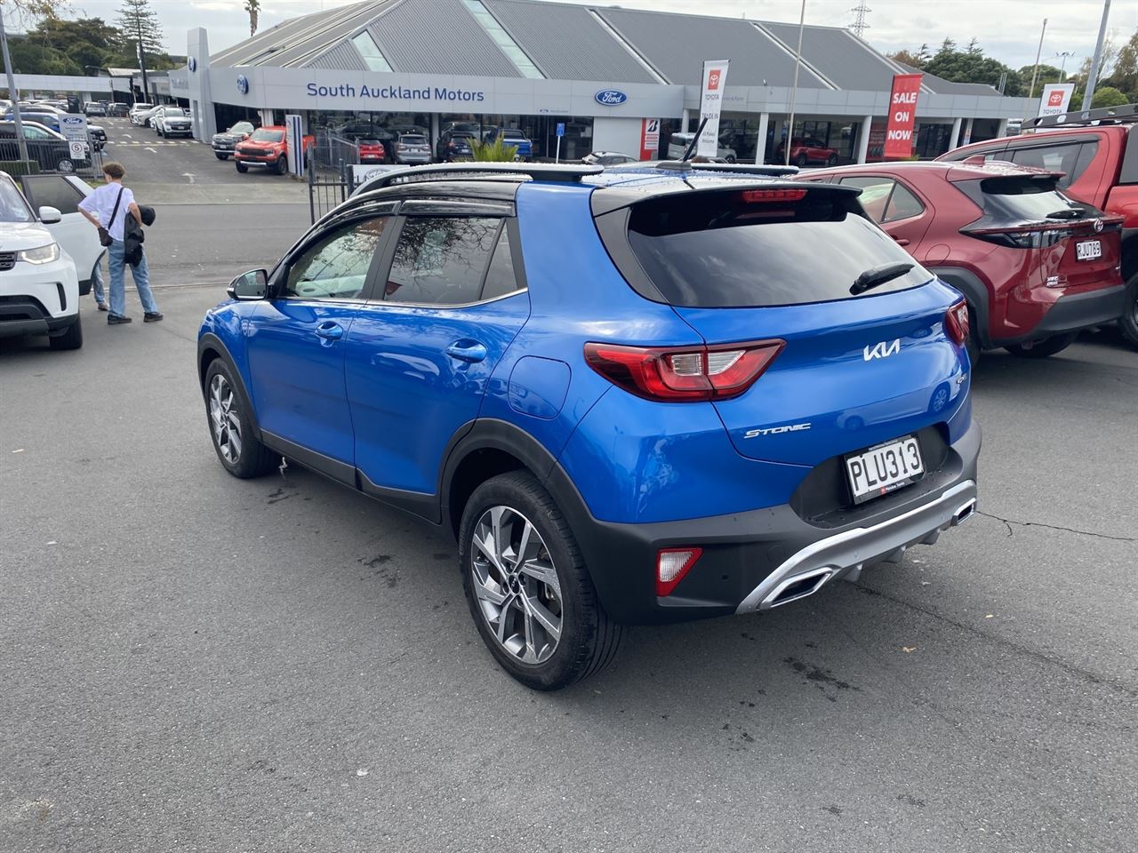 Vehicle image 4