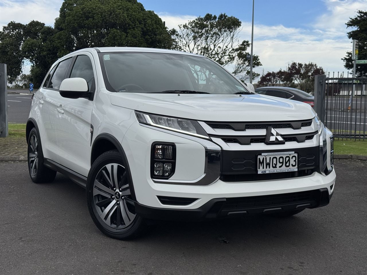 Vehicle image 5