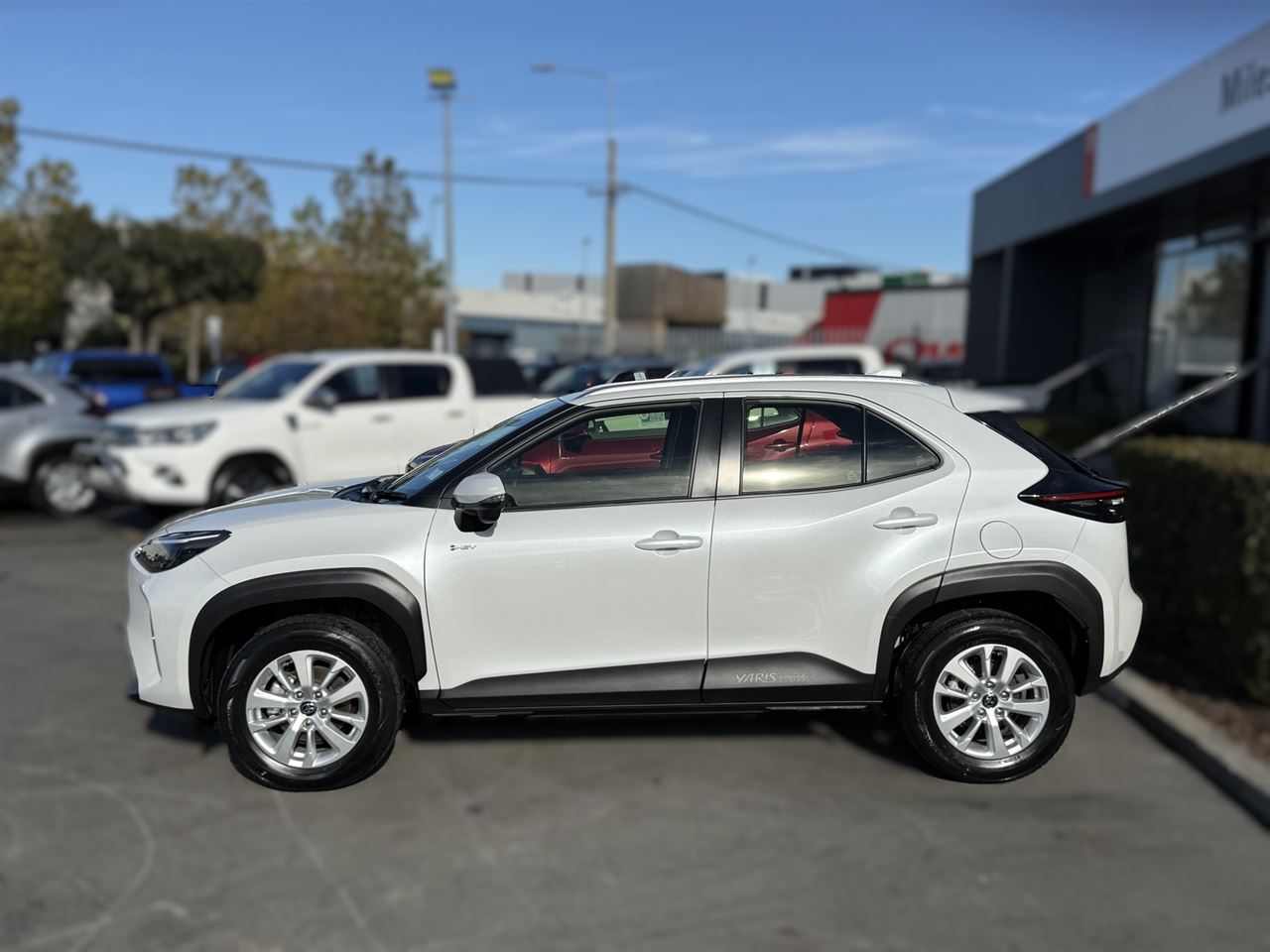Vehicle image 4