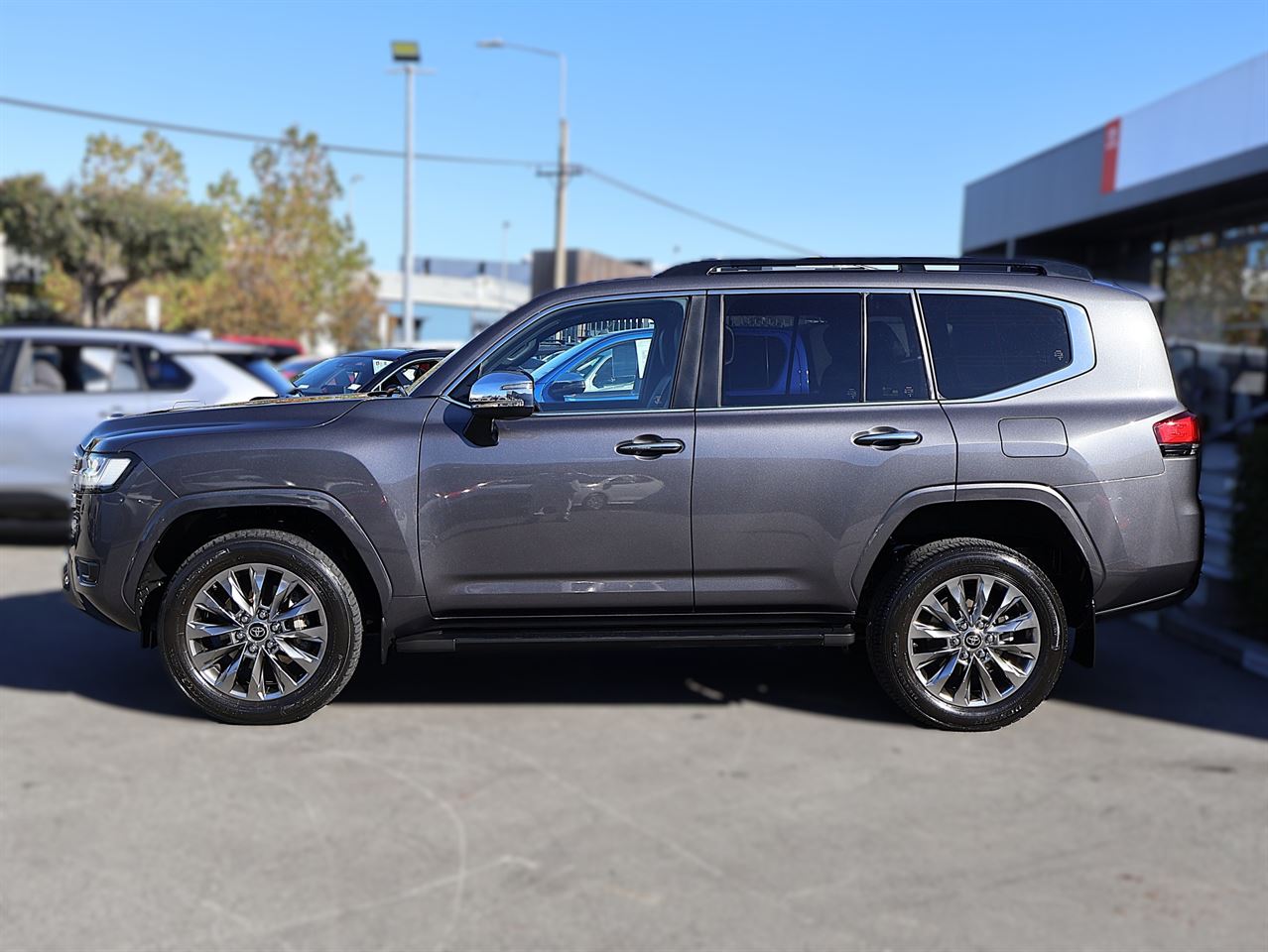 Vehicle image 4