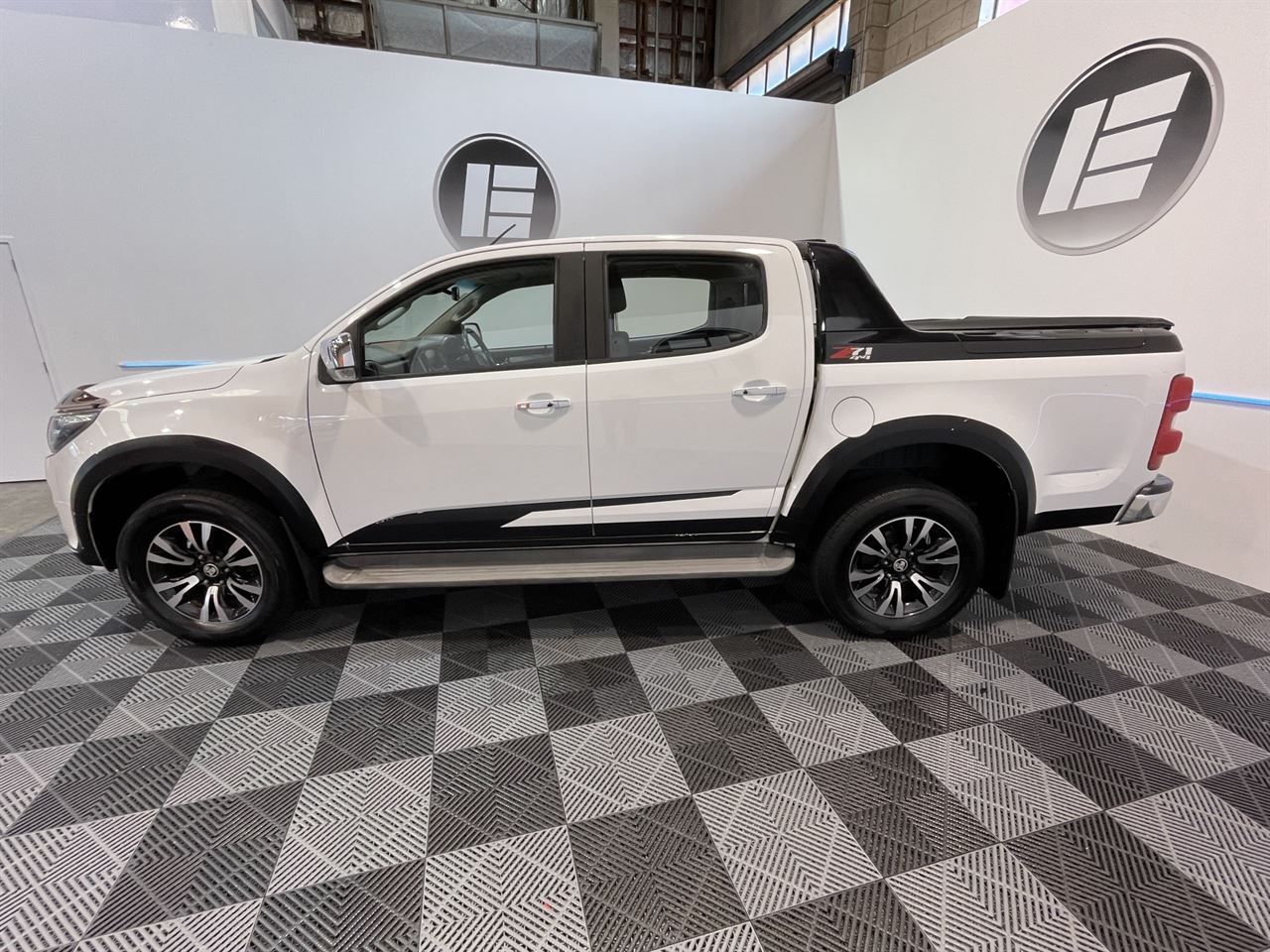 Vehicle image 5