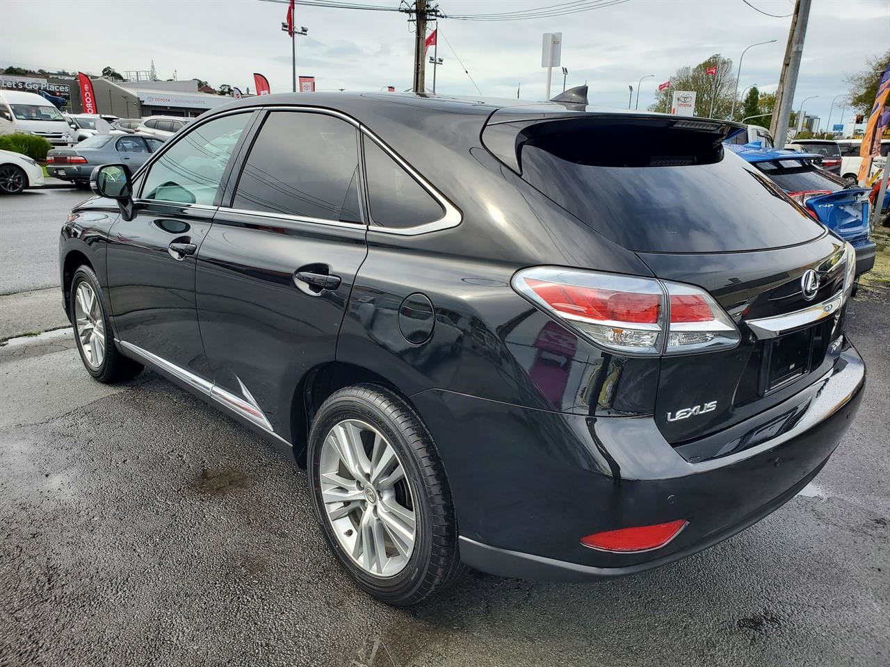 Vehicle image 5