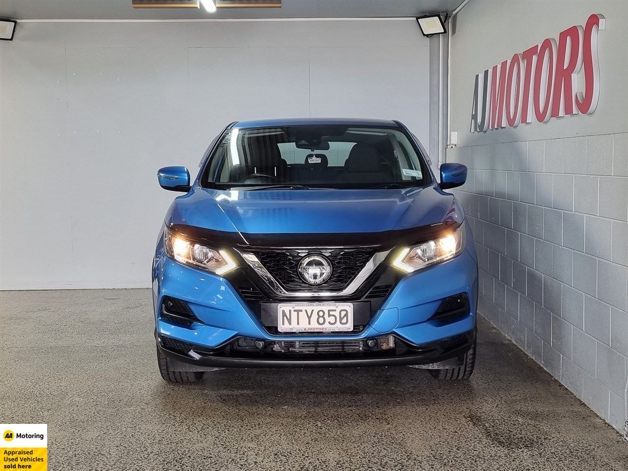 Vehicle image 2