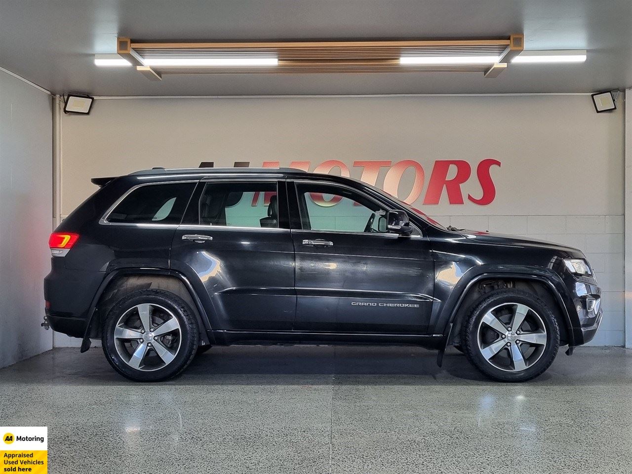 Vehicle image 5