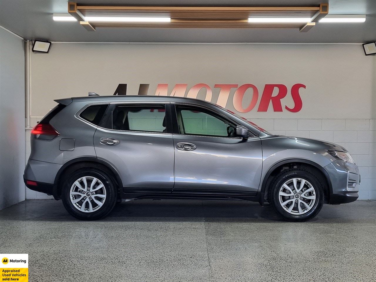 Vehicle image 5