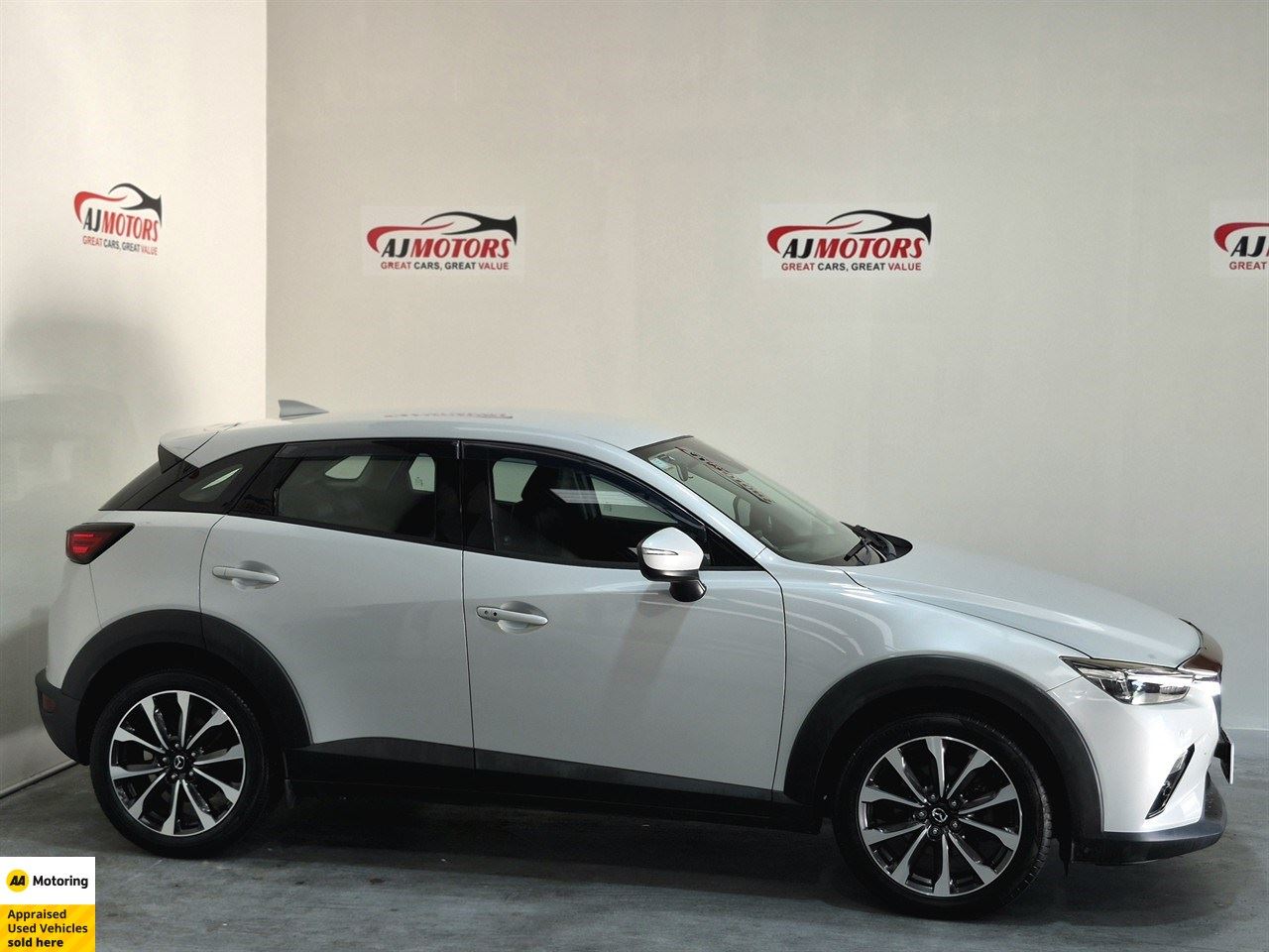 Vehicle image 3
