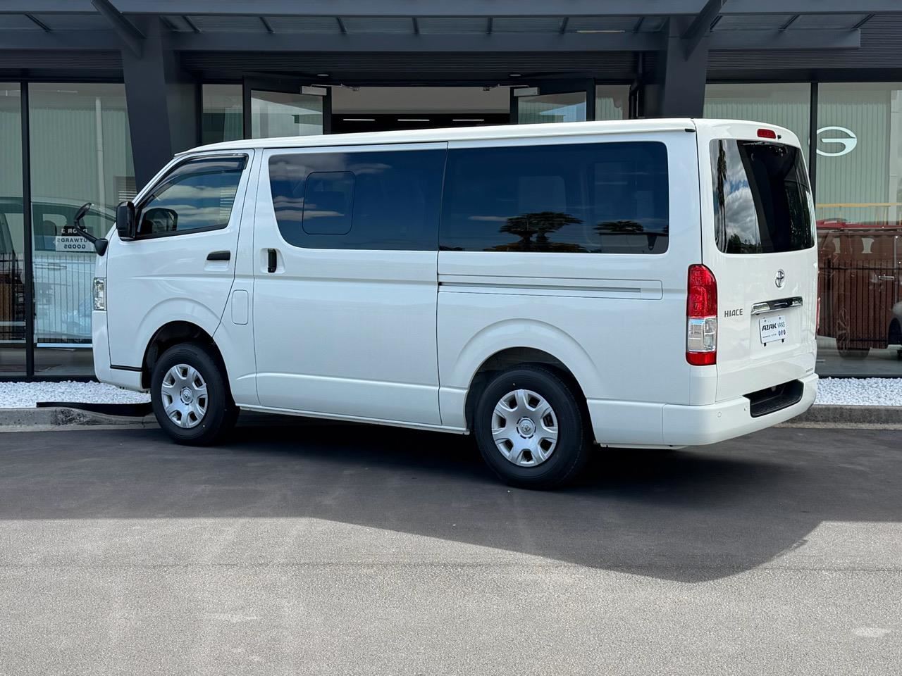 Vehicle image 5