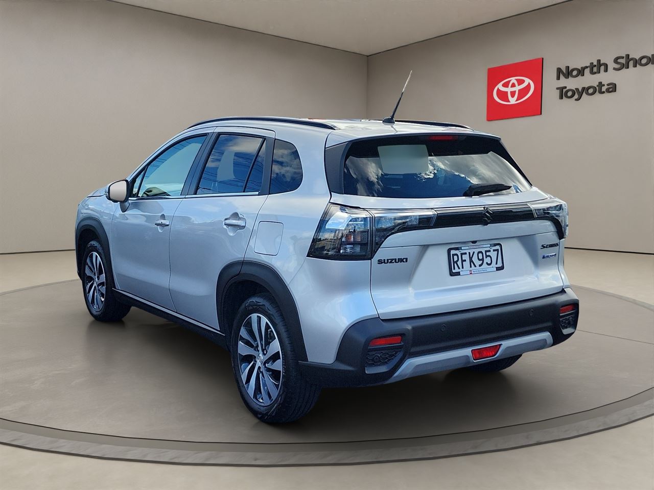 Vehicle image 5