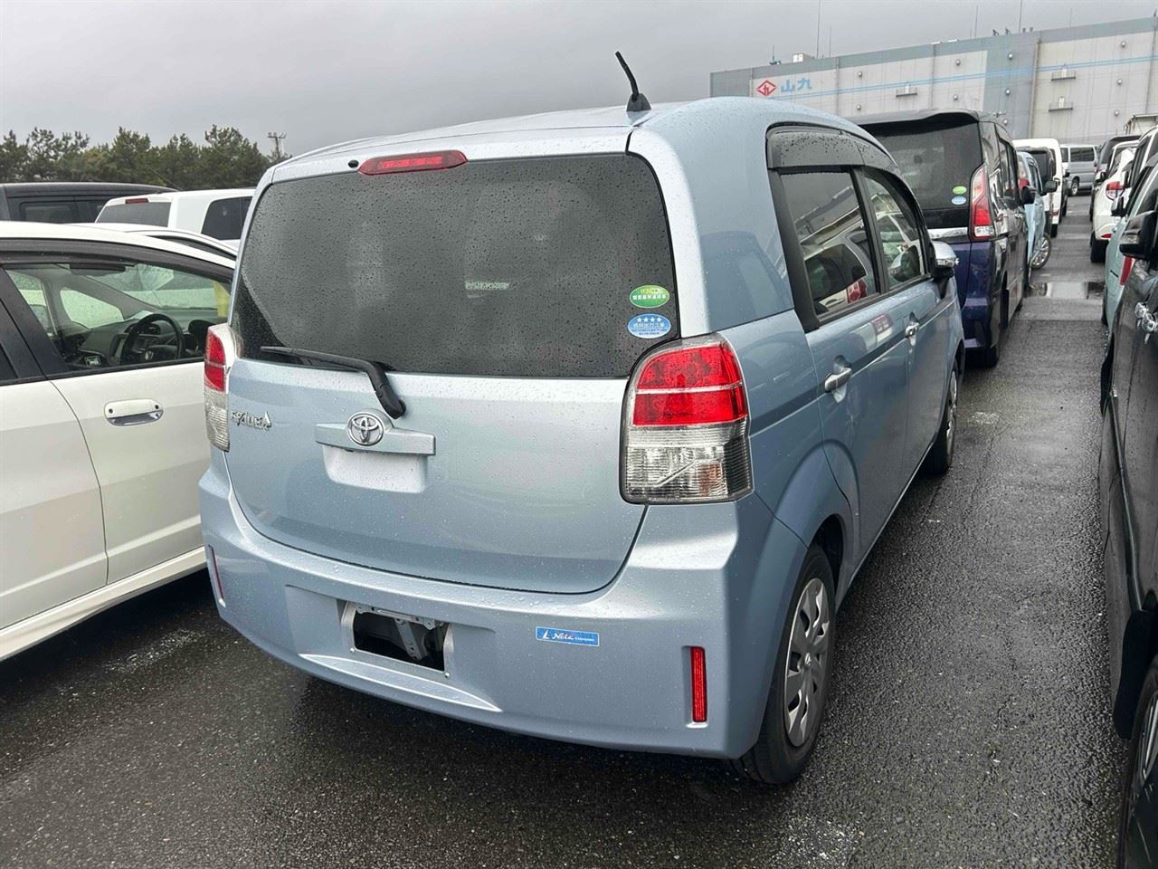 Vehicle image 4