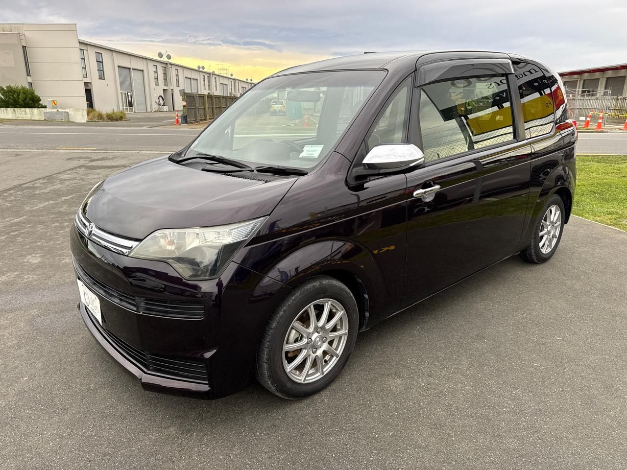 Vehicle image 4