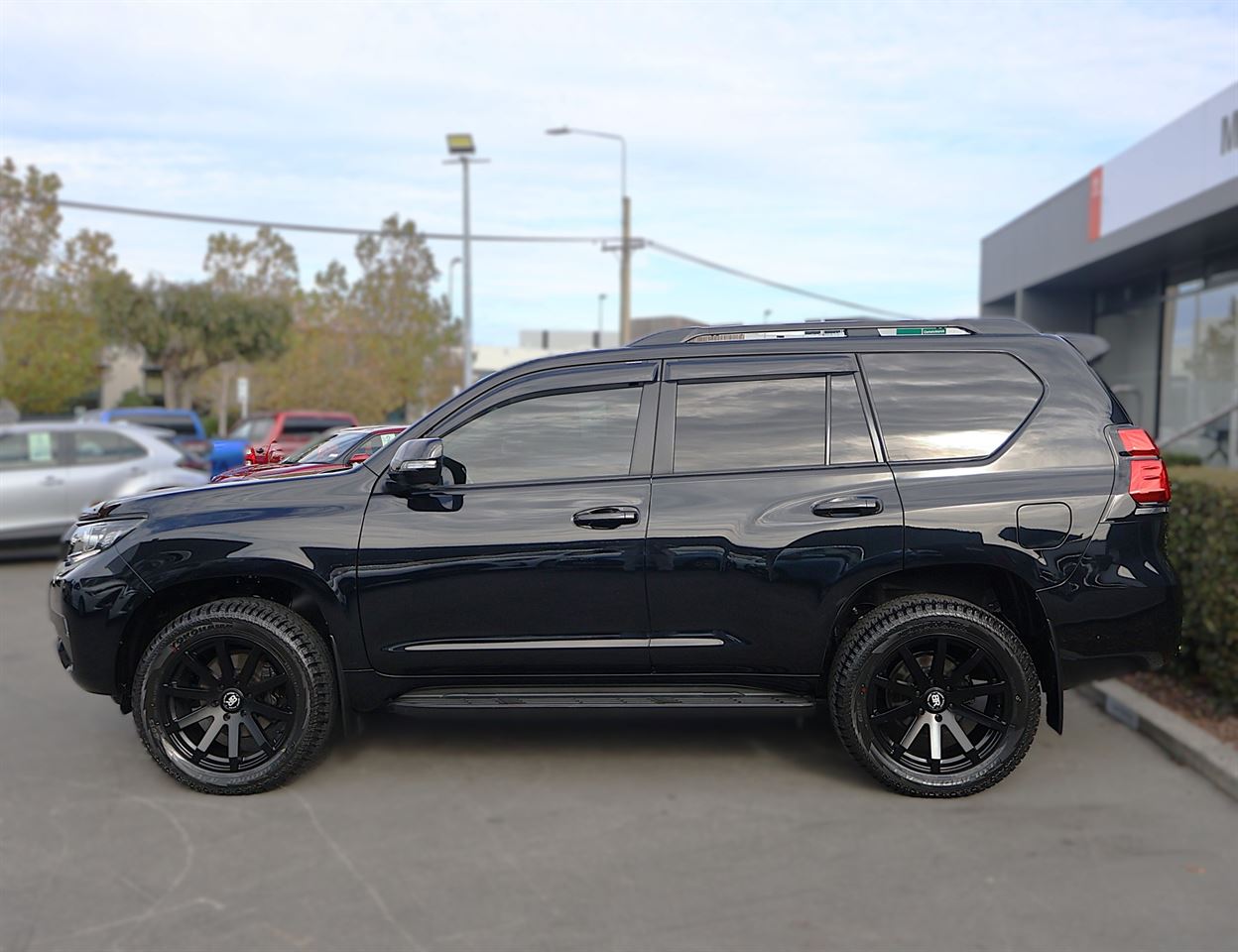 Vehicle image 4