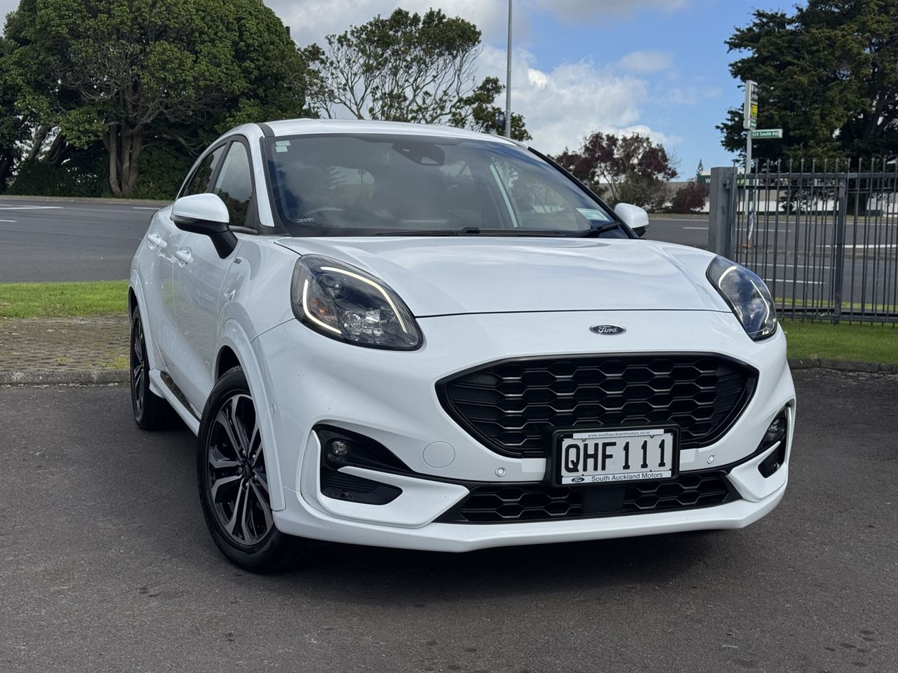 Vehicle image 5