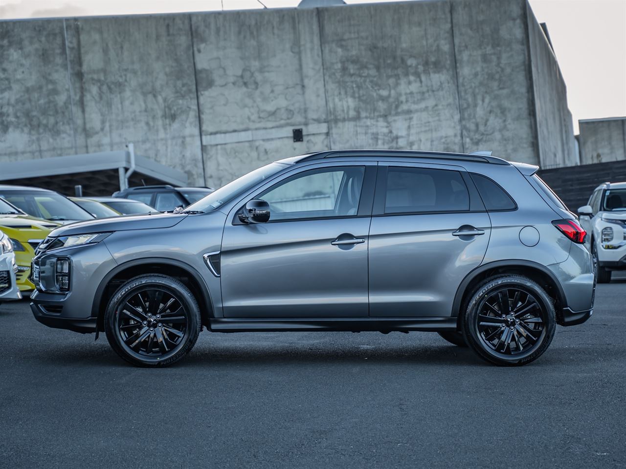 Vehicle image 5