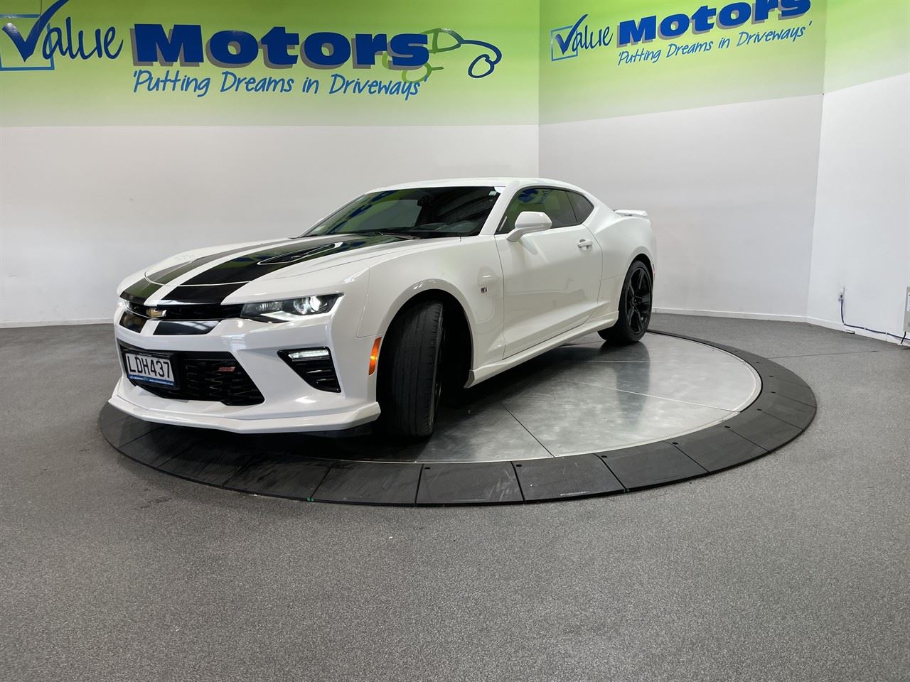 Vehicle image 3