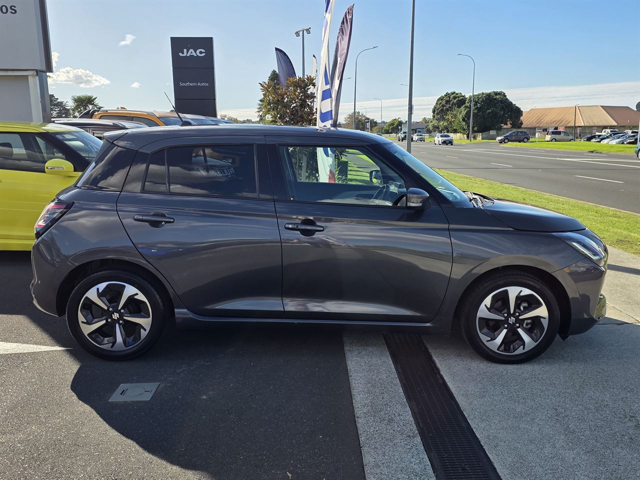 Vehicle image 4