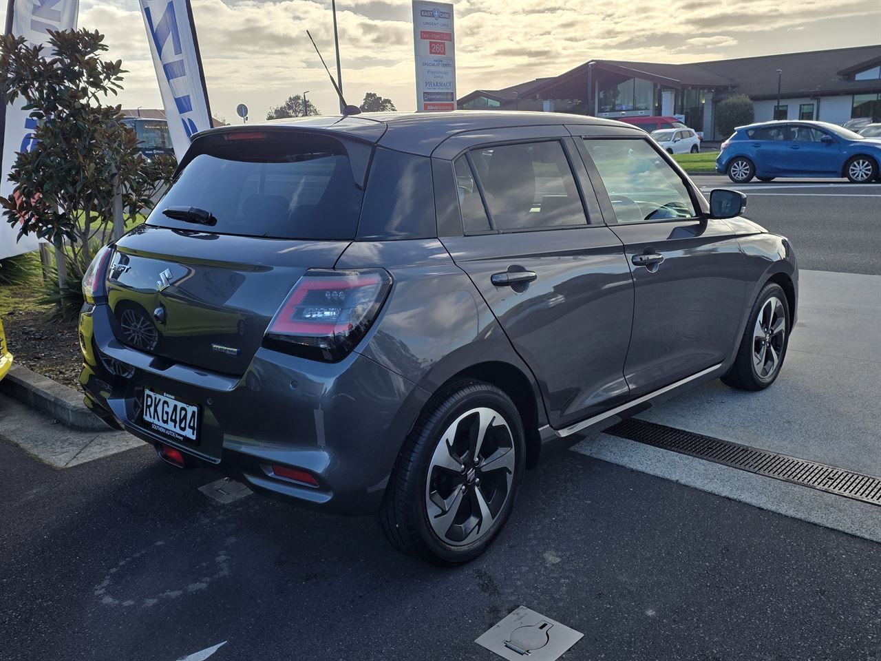 Vehicle image 5