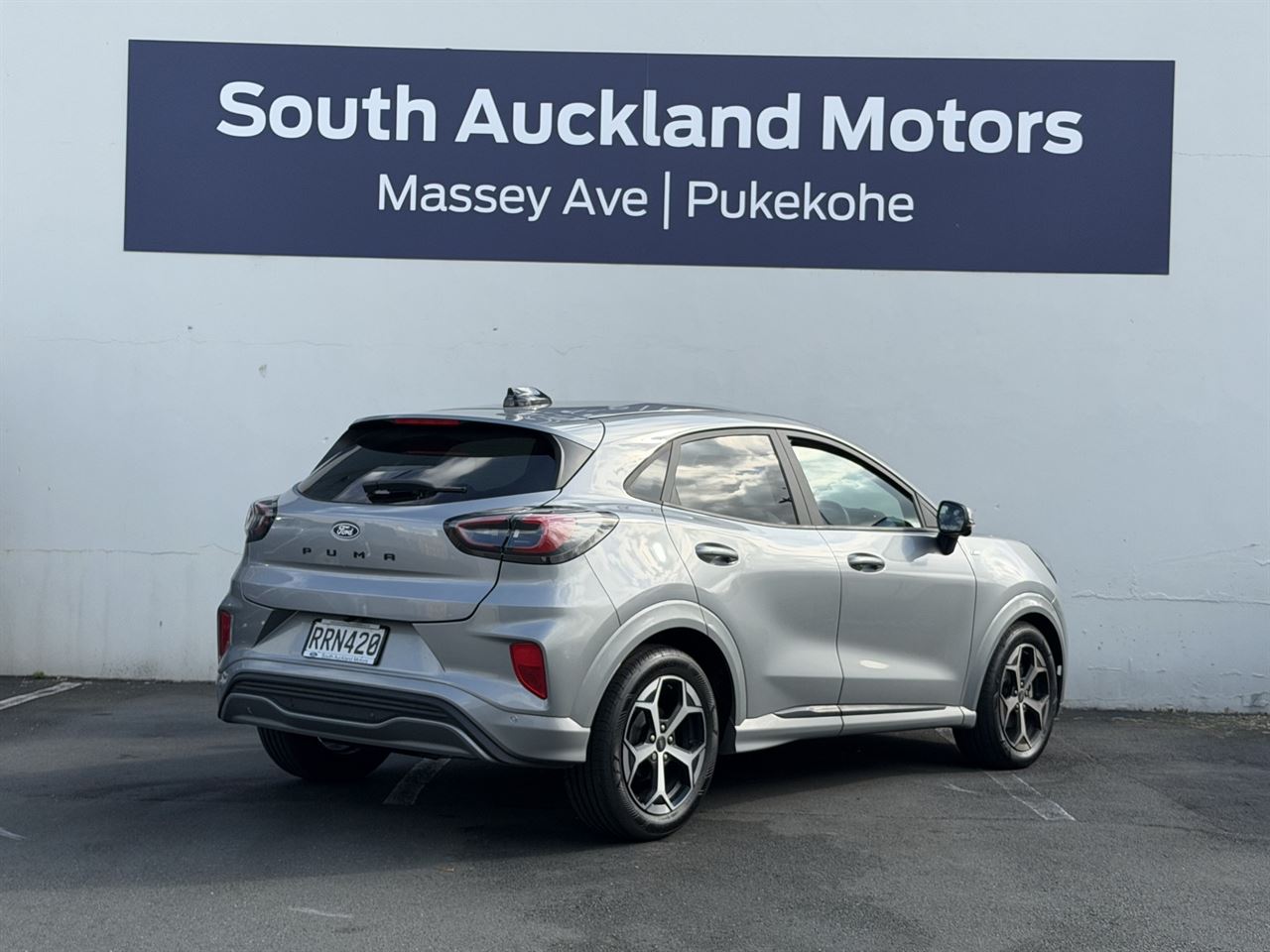 Vehicle image 5