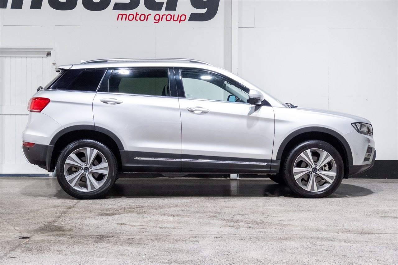 Vehicle image 5