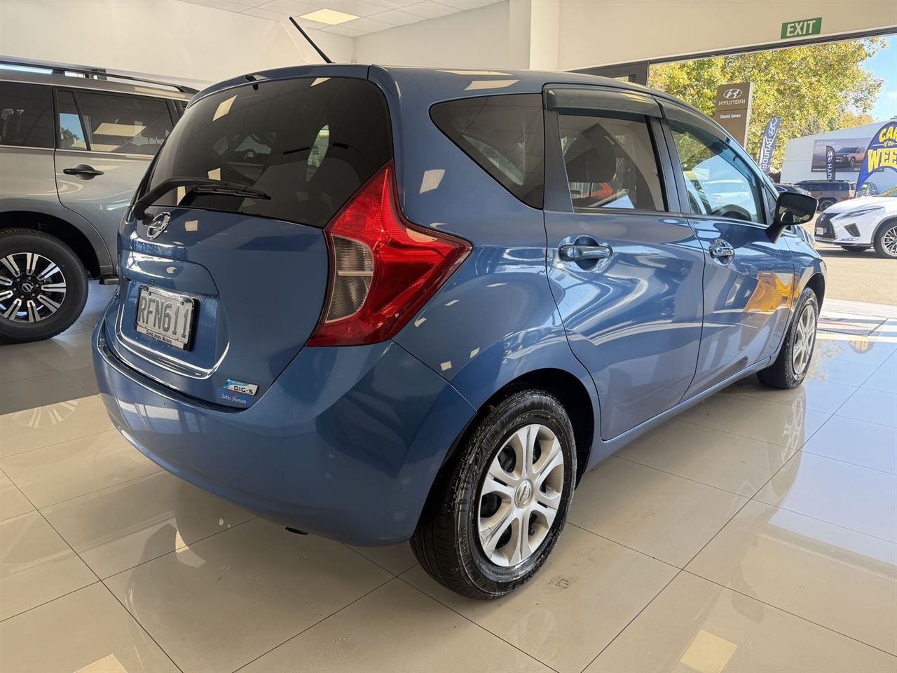 Vehicle image 3