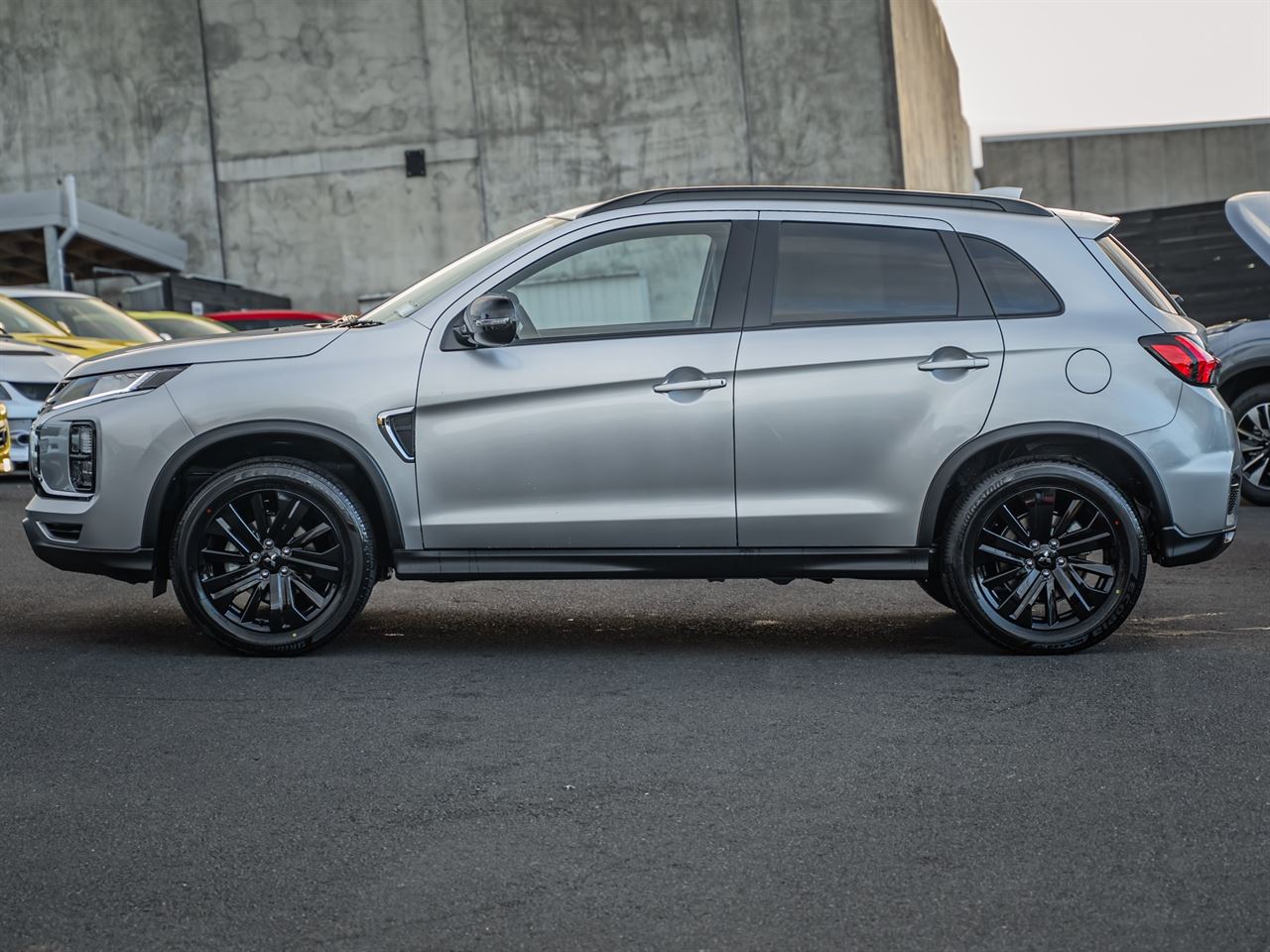 Vehicle image 5
