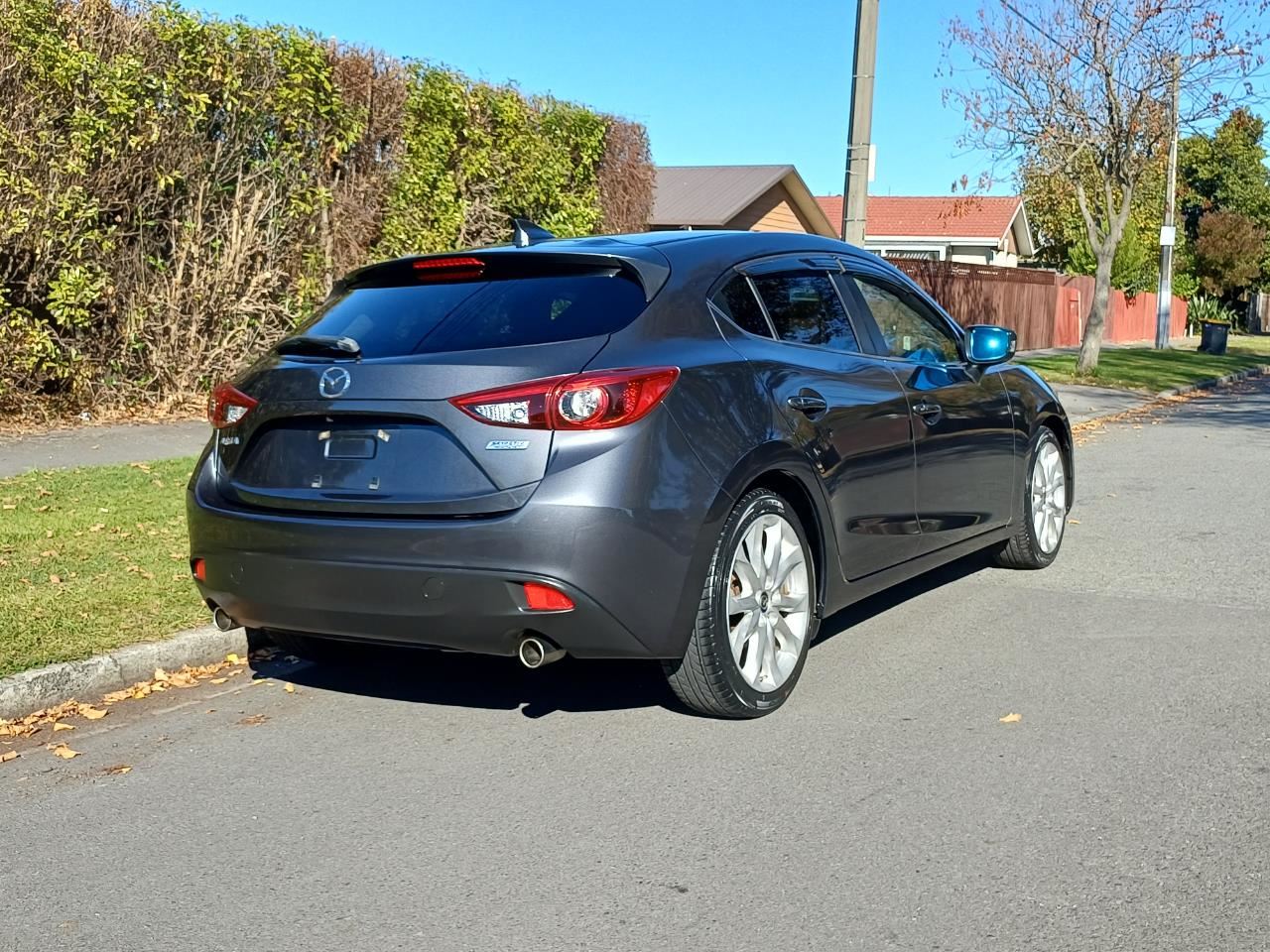 Vehicle image 3