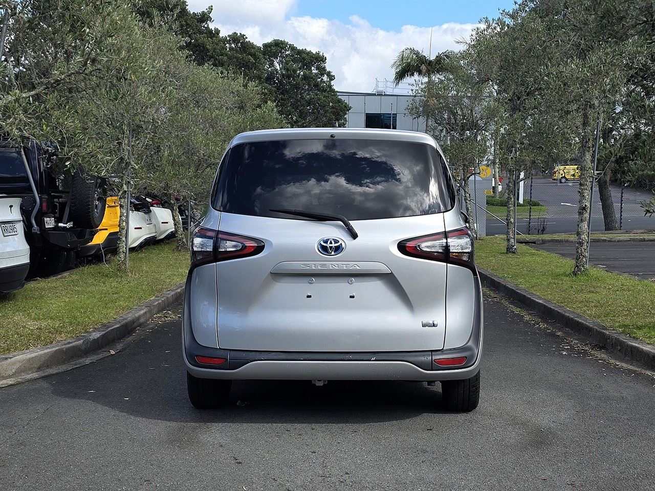 Vehicle image 5