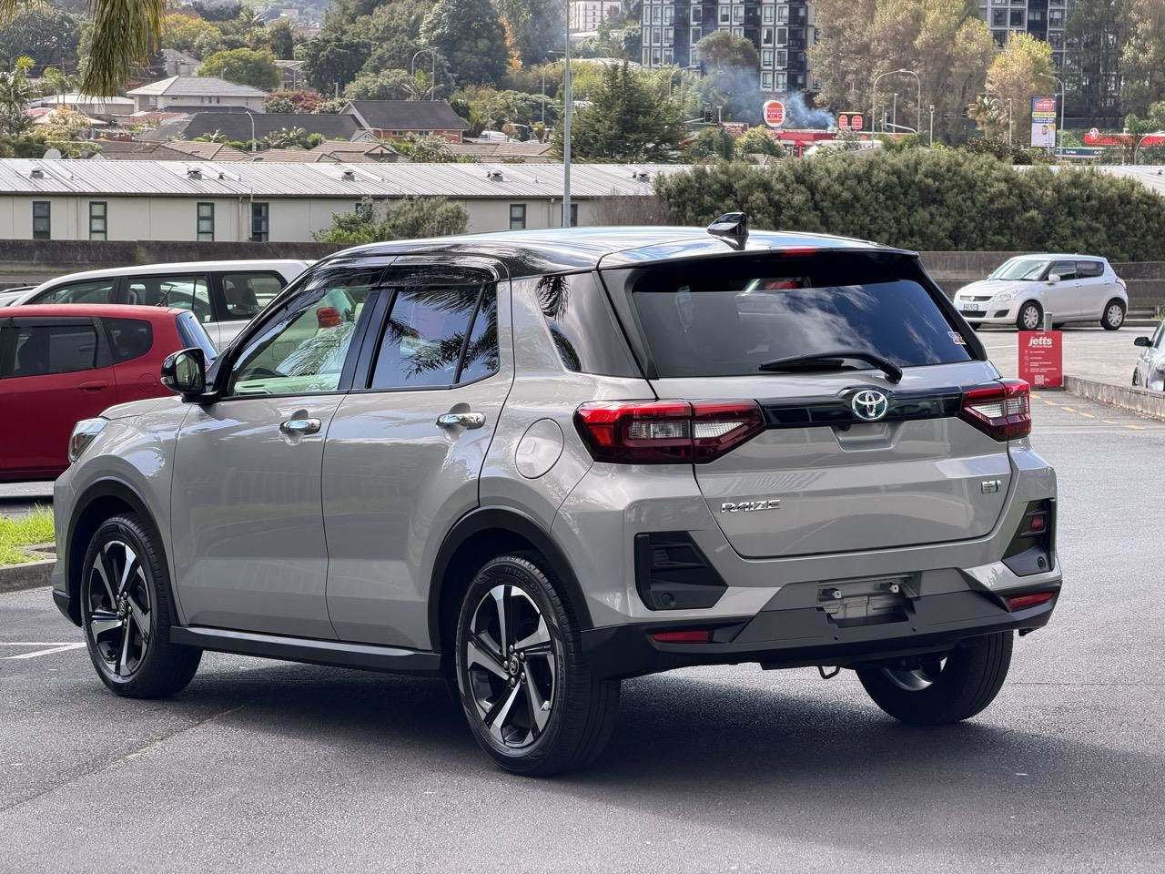 Vehicle image 5