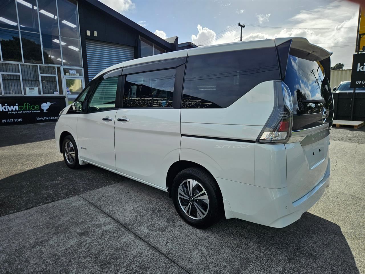 Vehicle image 5