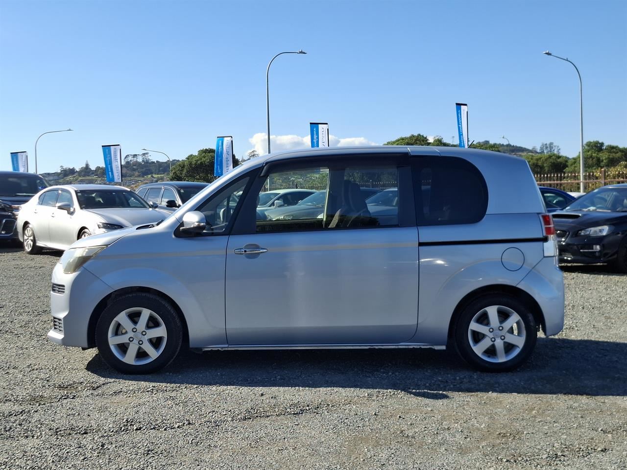 Vehicle image 4