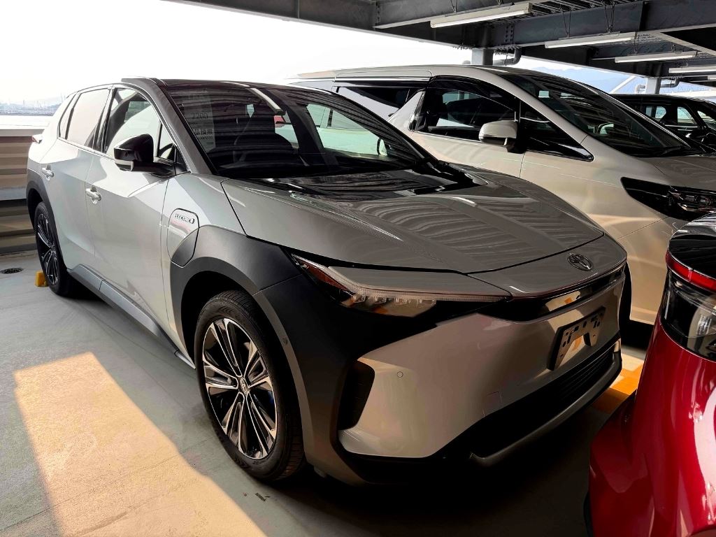 Vehicle image 2