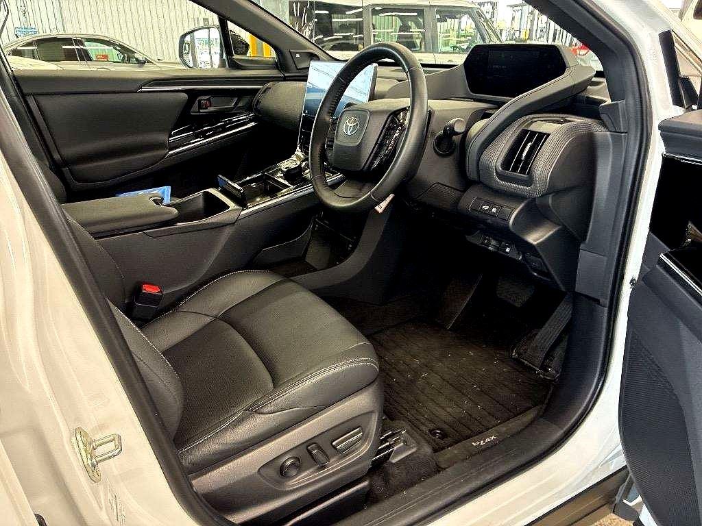 Vehicle image 4