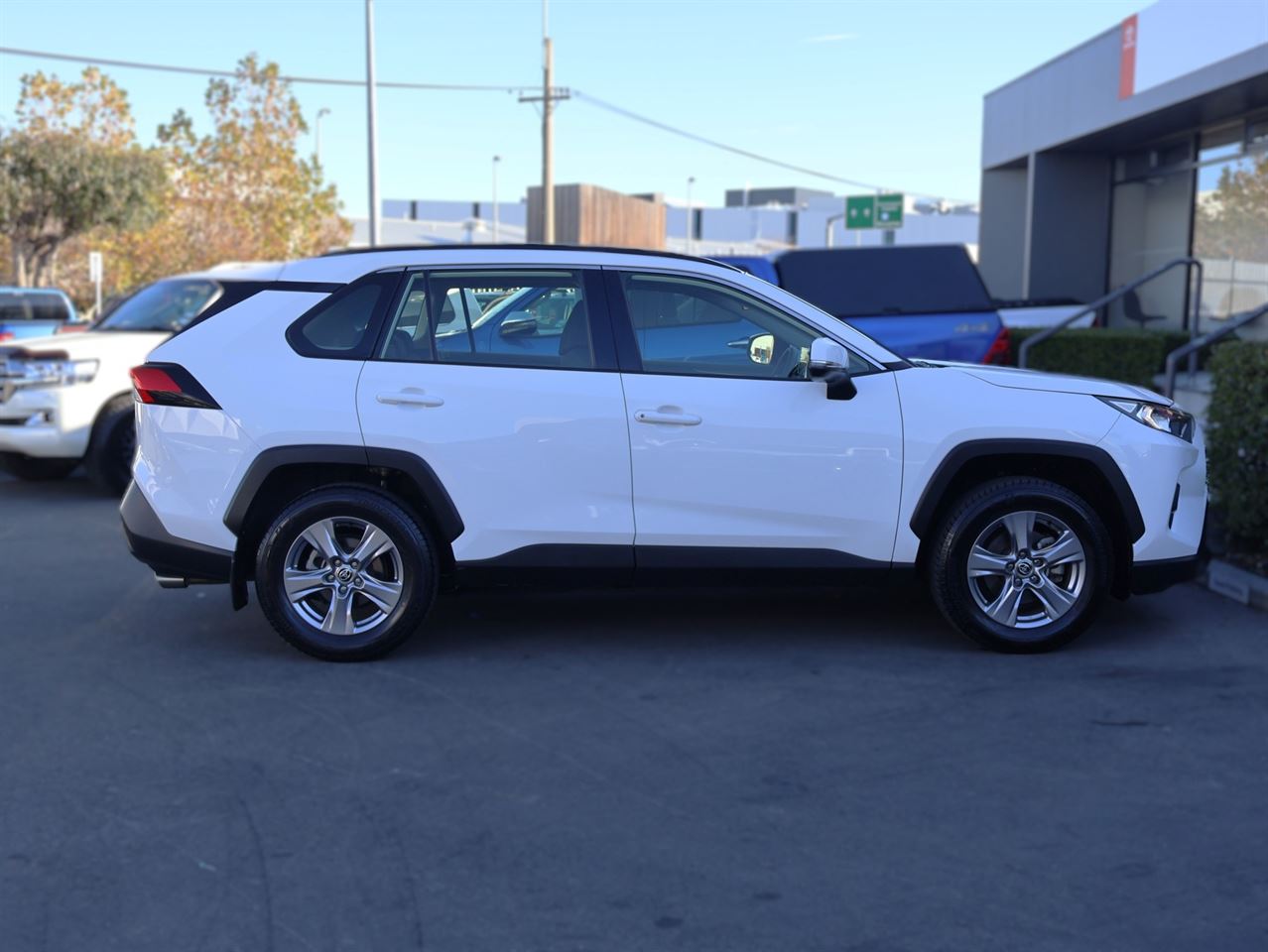 Vehicle image 4