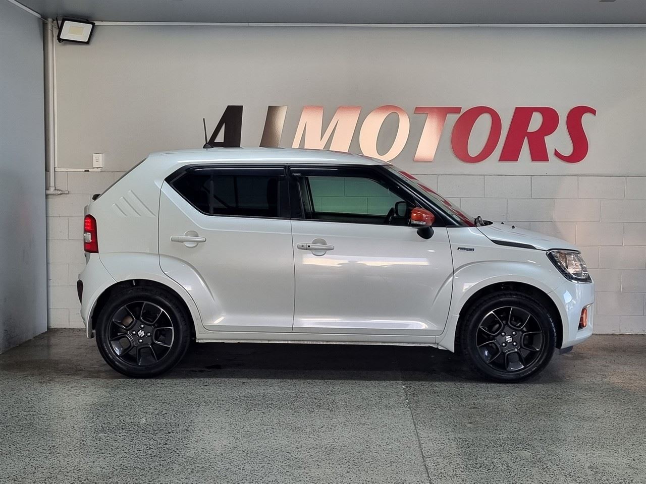 Vehicle image 5