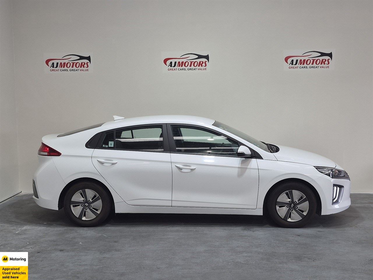 Vehicle image 3