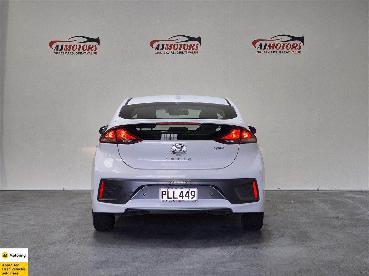 Vehicle image 5