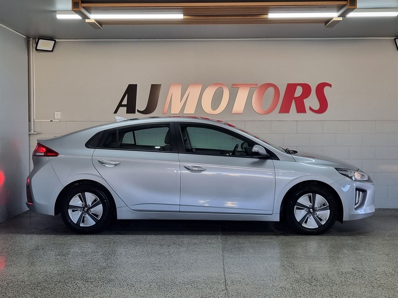 Vehicle image 5