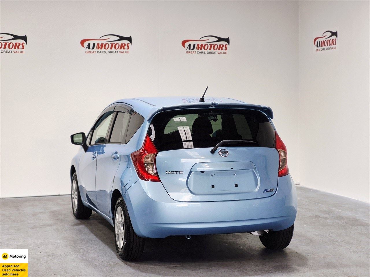 Vehicle image 5