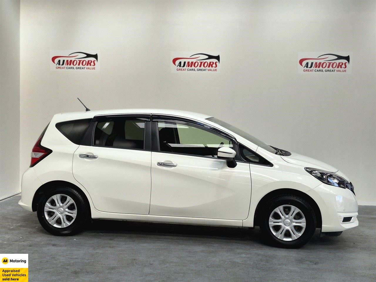 Vehicle image 3