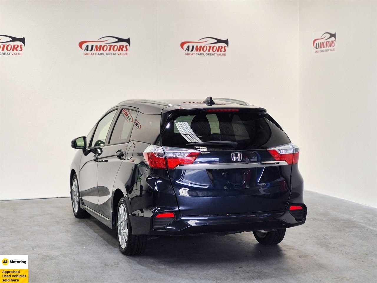 Vehicle image 5