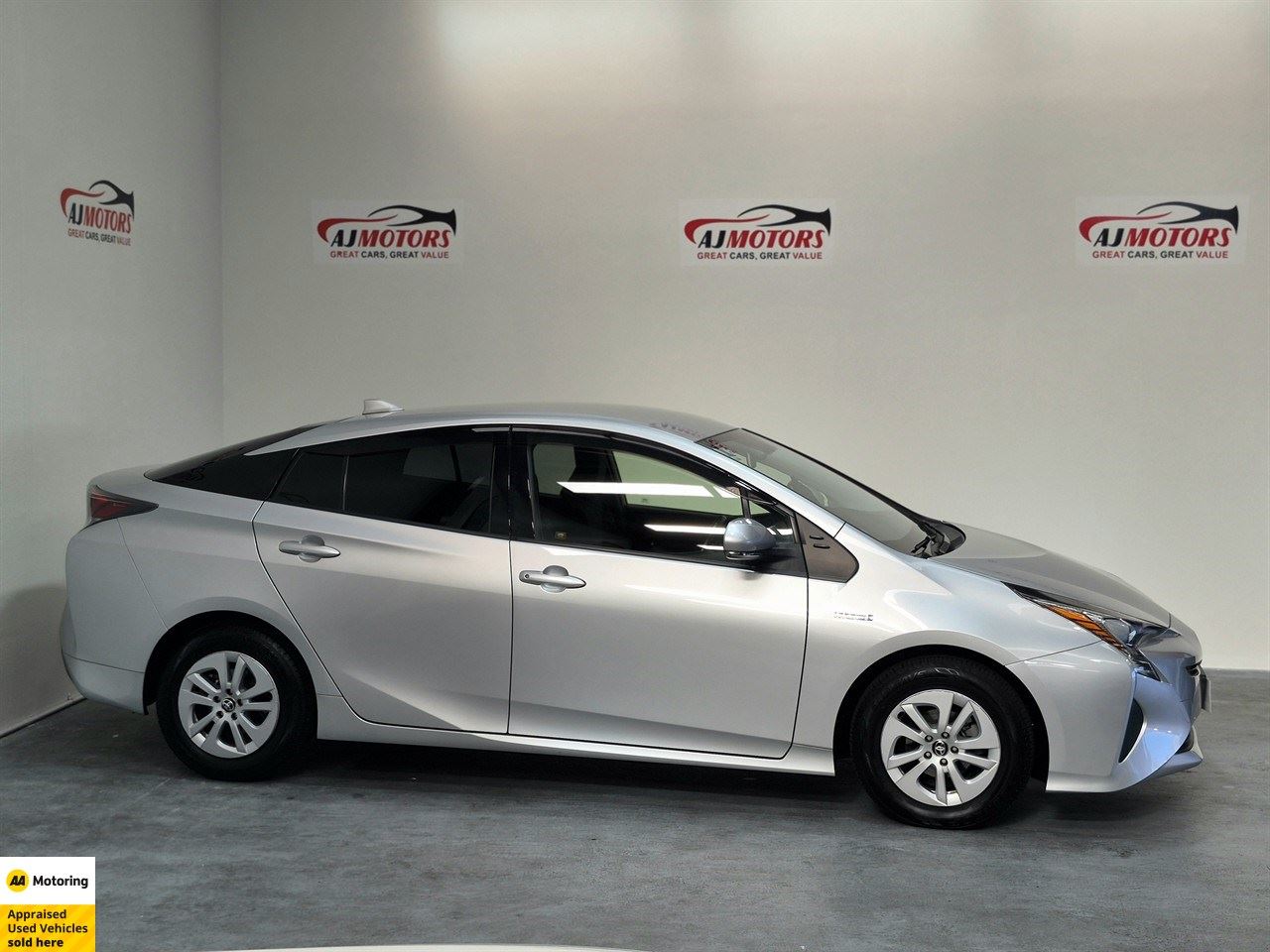 Vehicle image 3