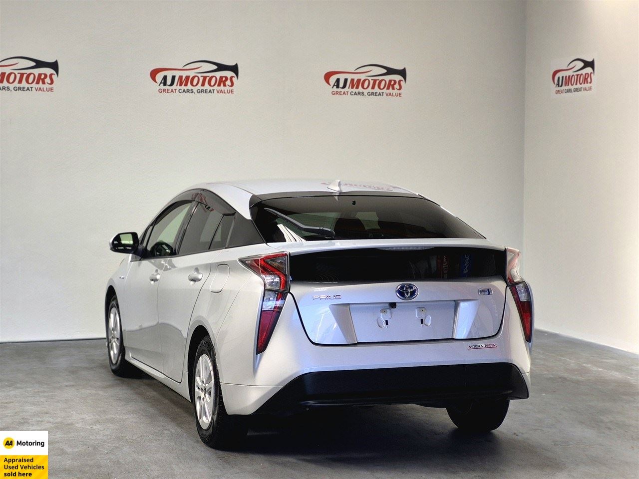 Vehicle image 5