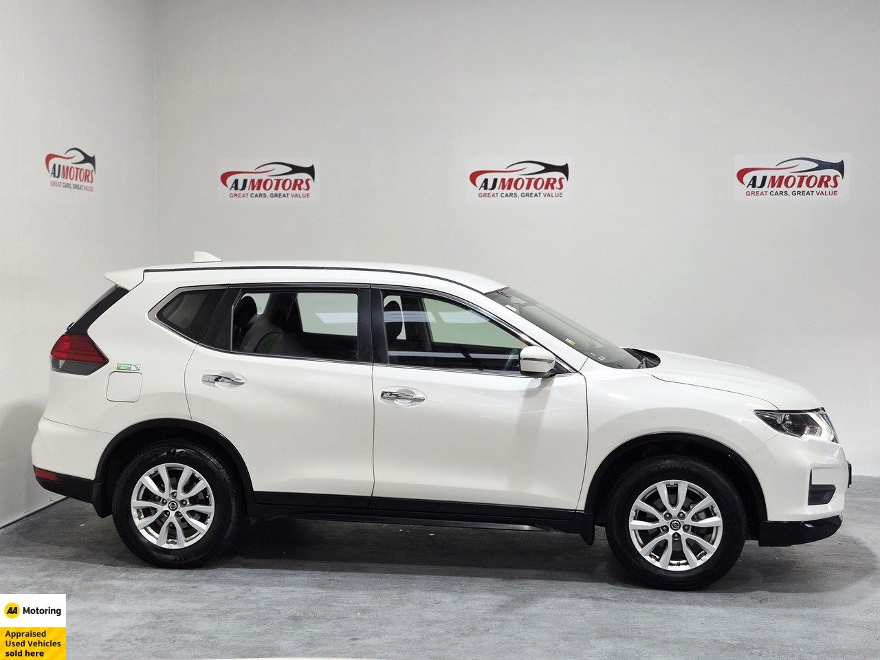 Vehicle image 3