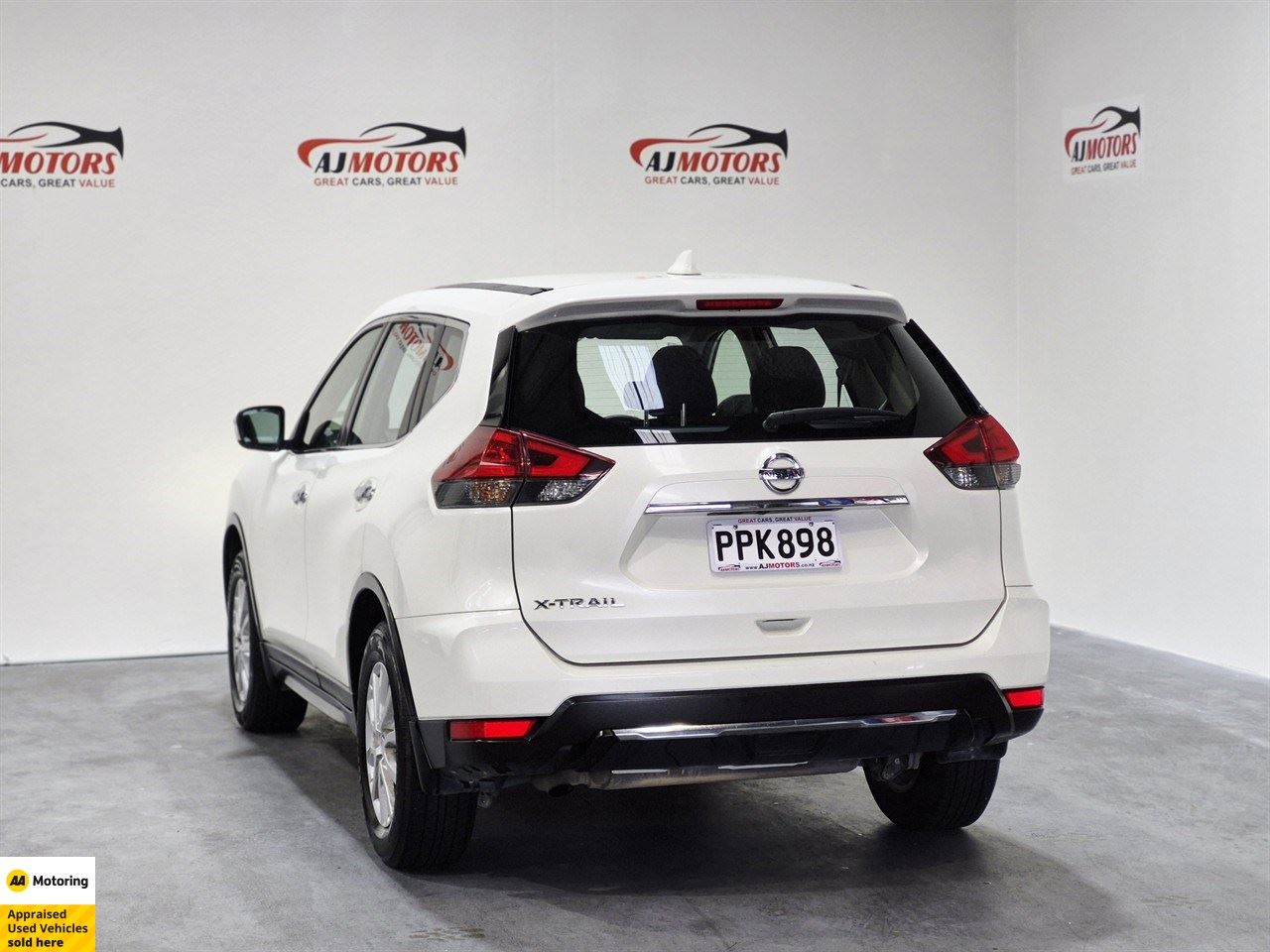 Vehicle image 5