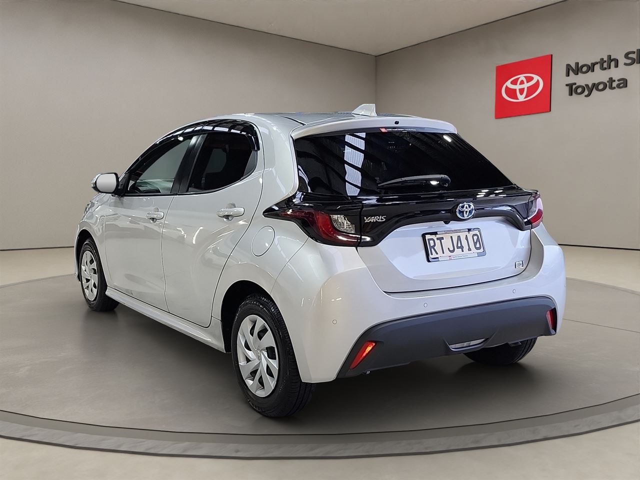 Vehicle image 5
